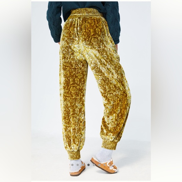 Anthropologie chartreuse green velvet smocked waist joggers pants - Picture 3 of 8